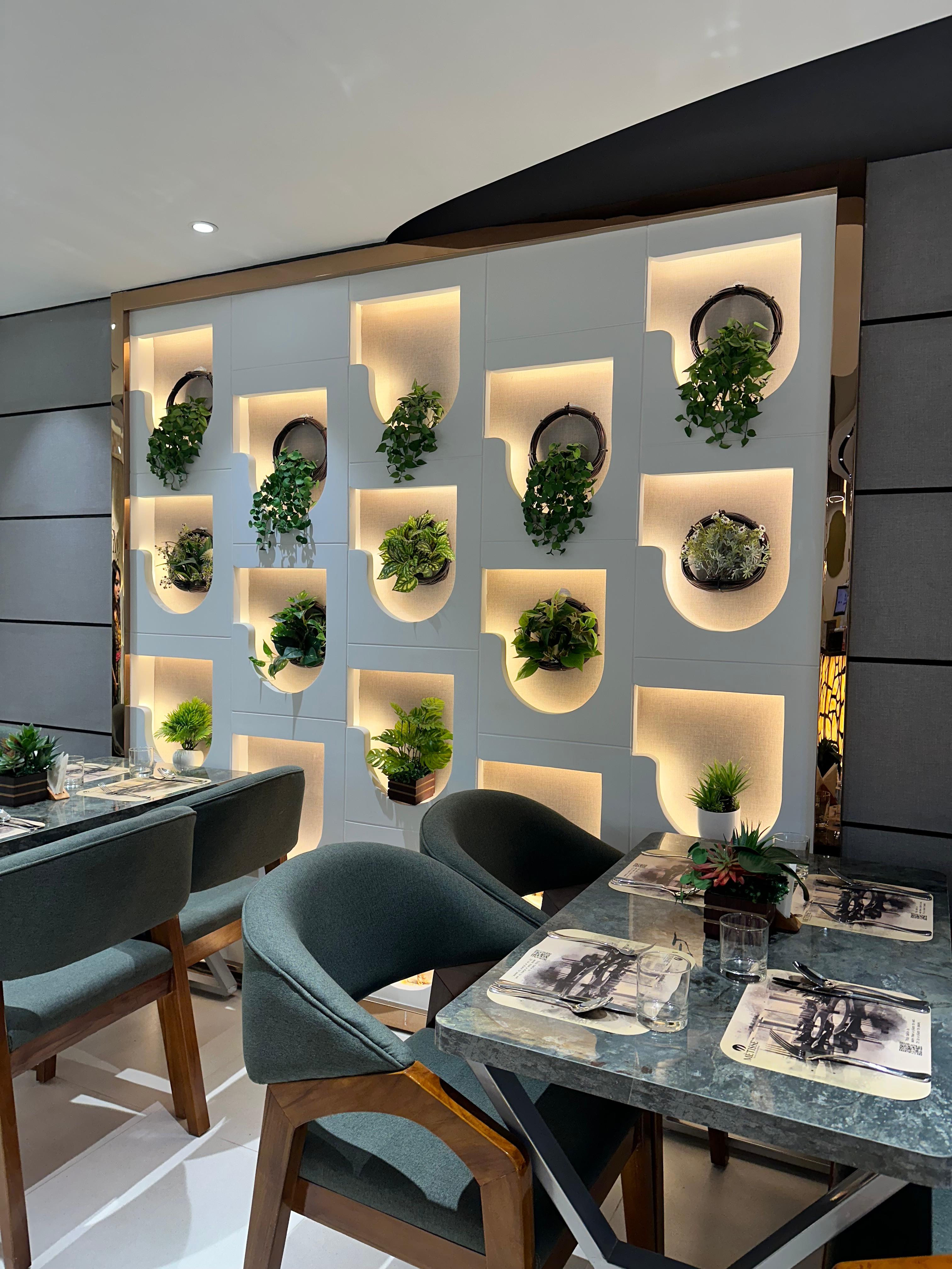 Private luxury dining setup at Métisse
